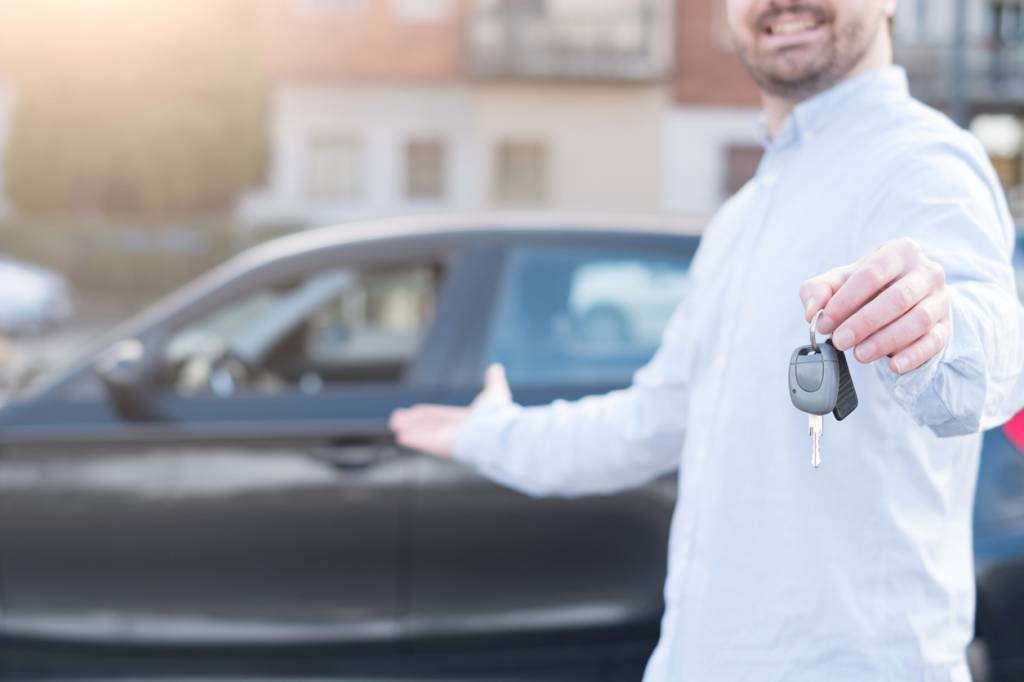 Première voiture neuve : les procédures de carte grise