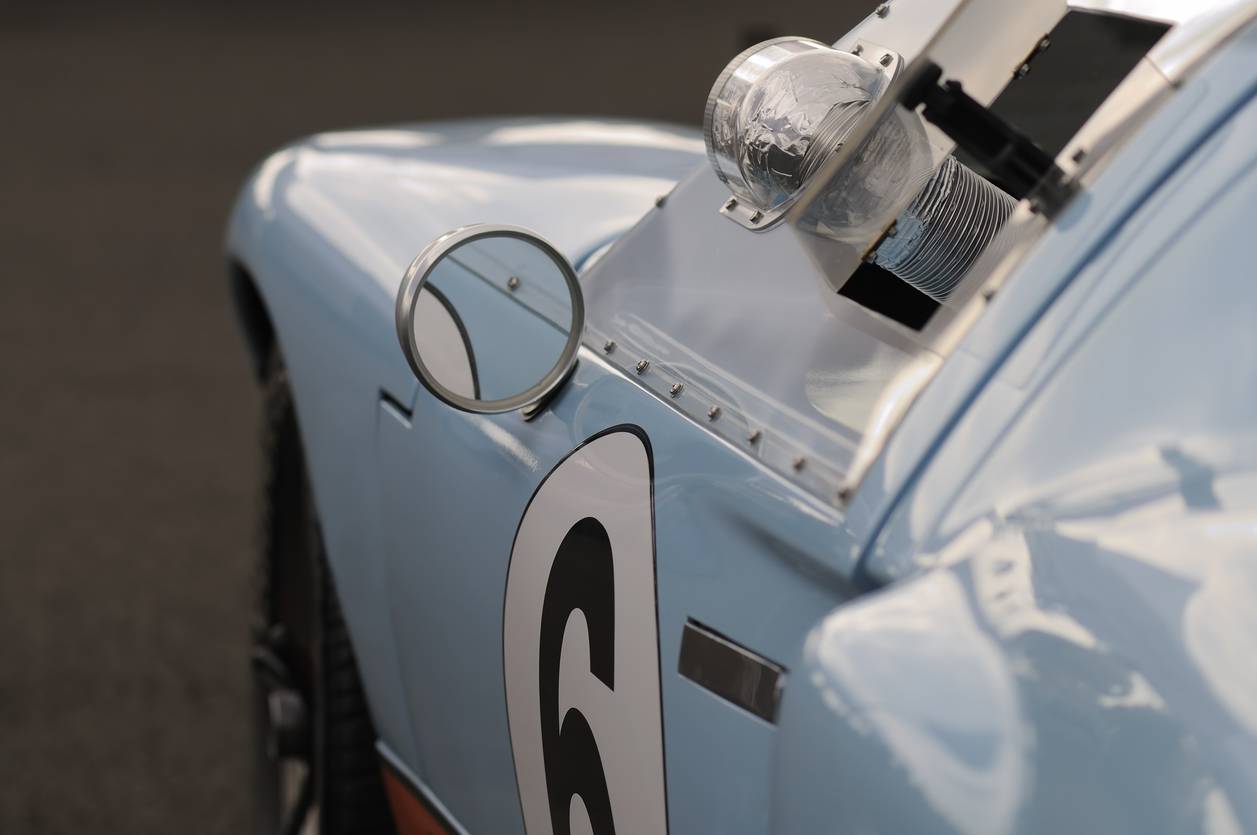 Stickers, équipement 9 conseils pour préparer votre course automobile (1)