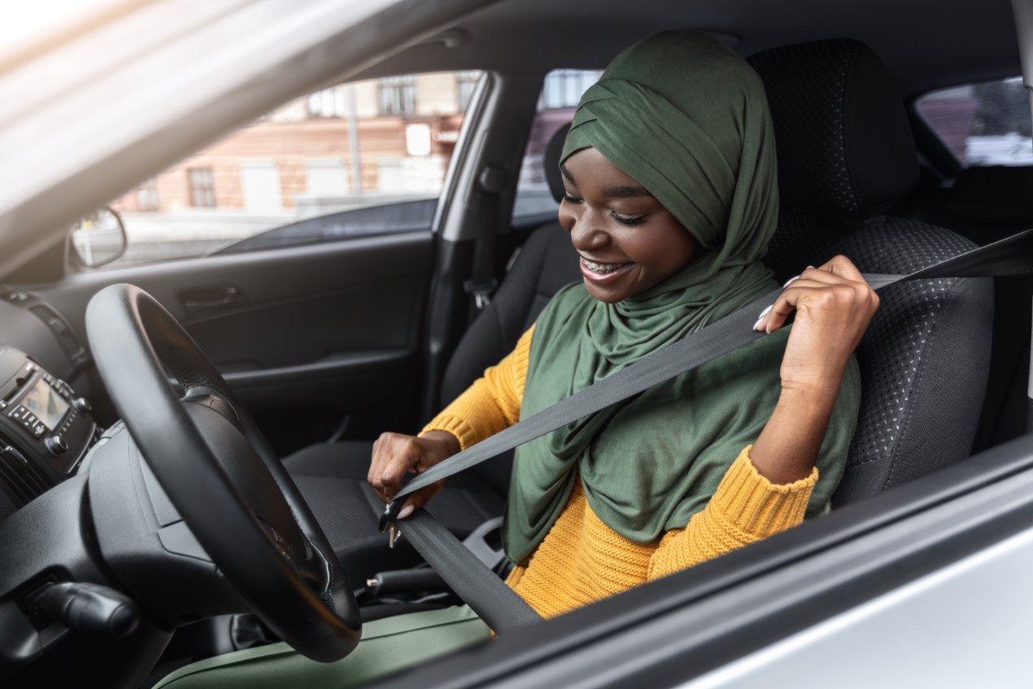 Conductrice d'une voiture sans permis