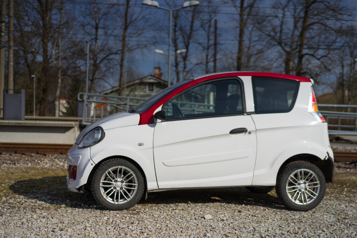 Vue de profit d'un véhicule sans permis