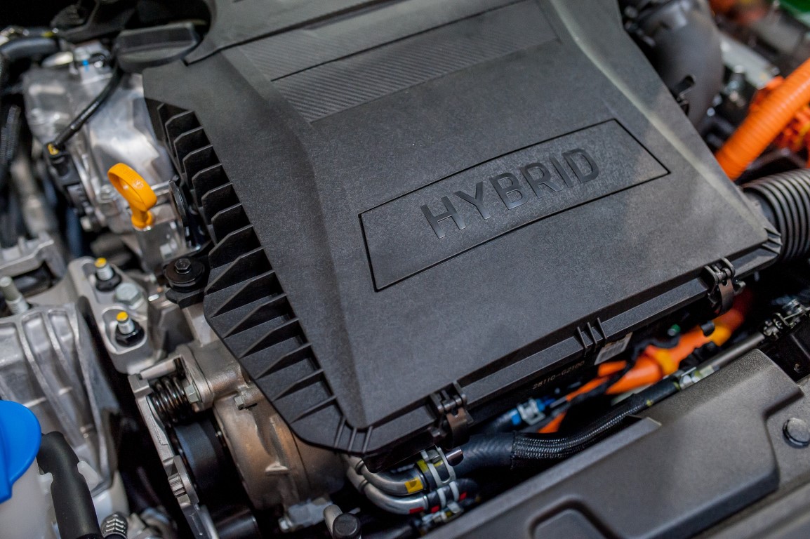 moteur d'une voiture hybride