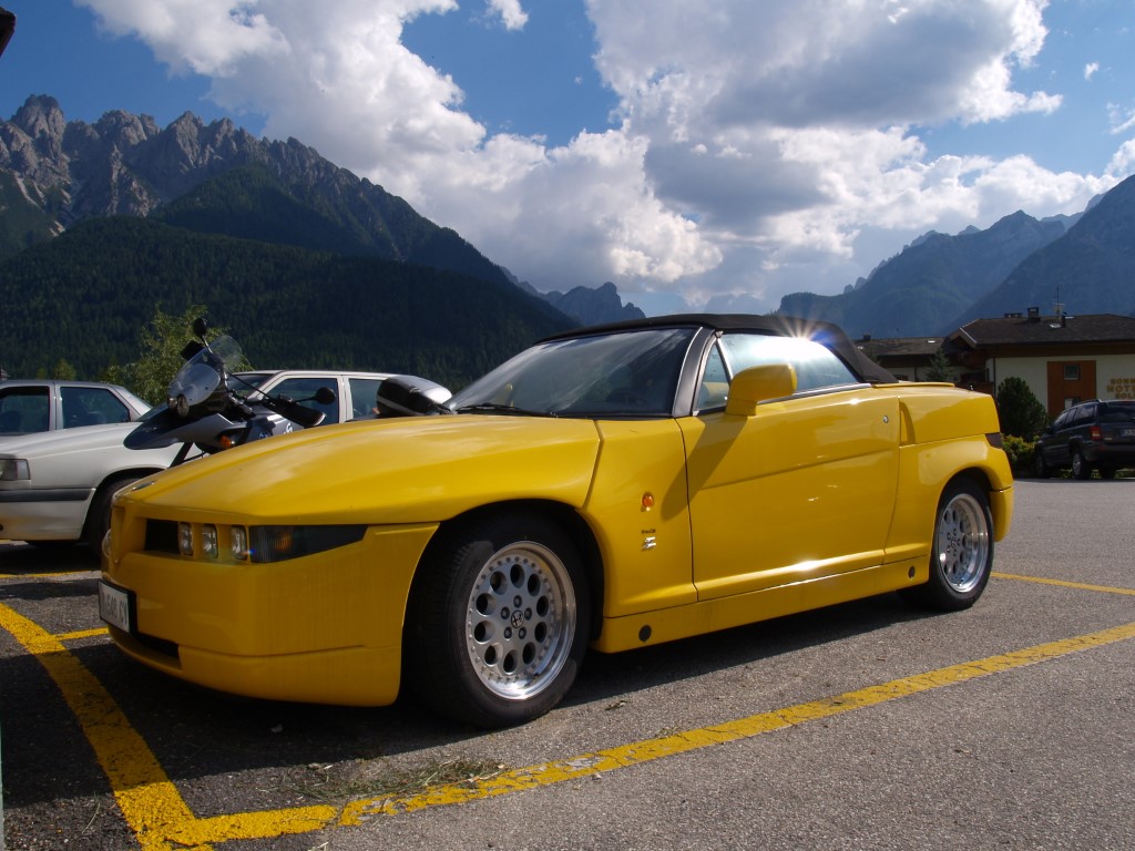 L'Alfa Romeo SZ Zagato en version jaune