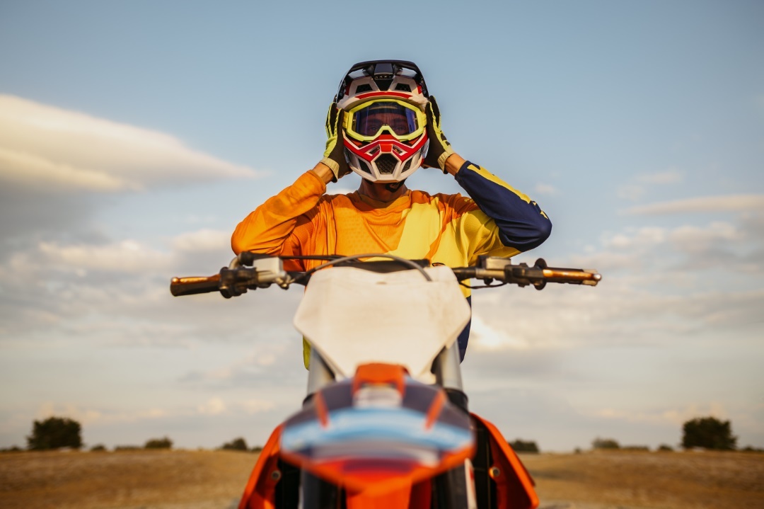 tenue de motocross casque