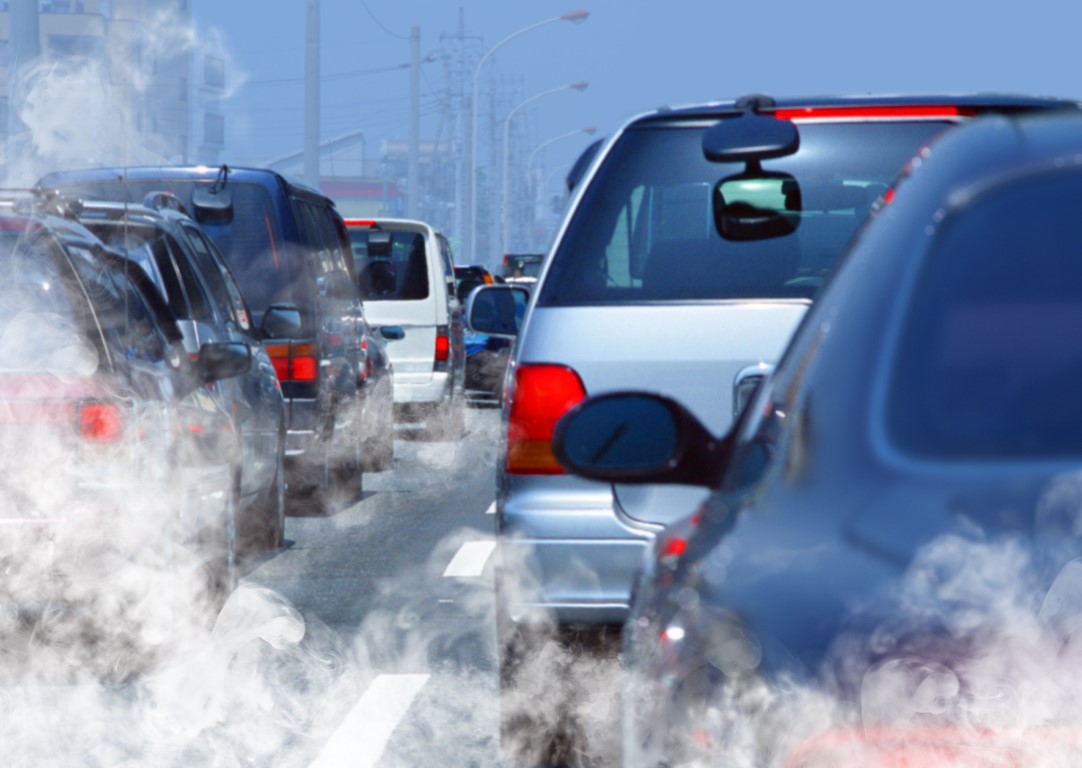 Voiture hybride qui recharge