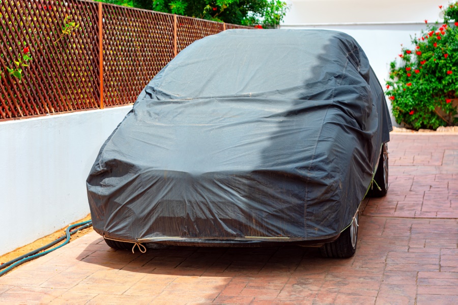 voiture sous housse grêle.jpg