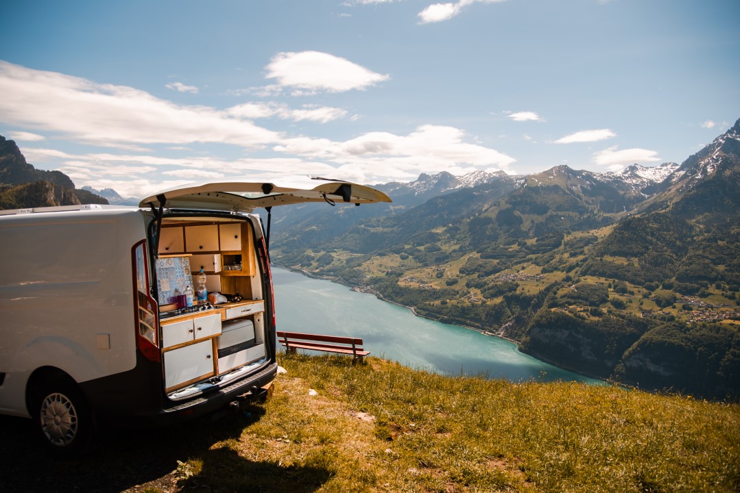 Road-trip, vanlife et longs trajets : comment bien se préparer